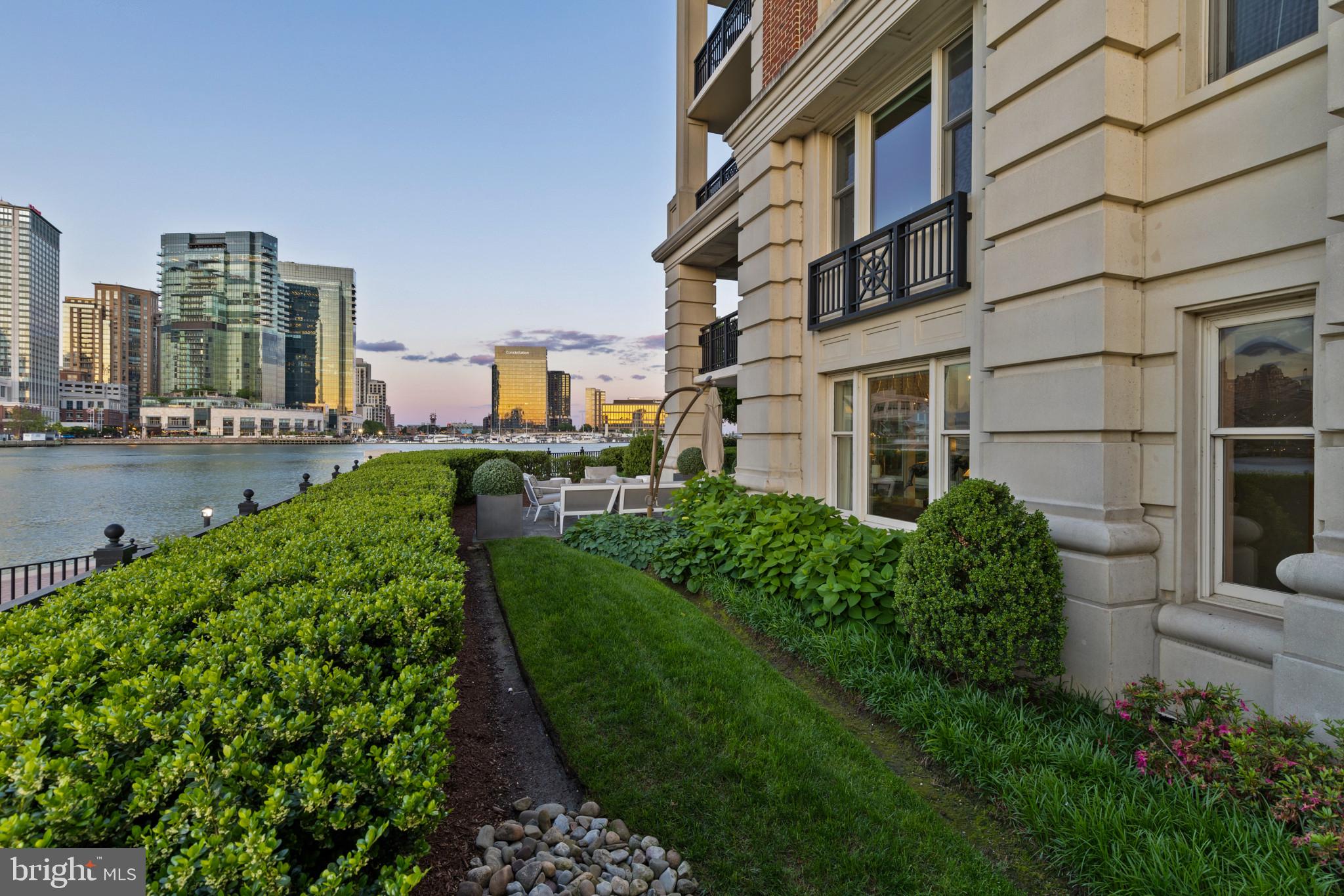 THE RITZ-CARLTON RESIDENCES - Residential