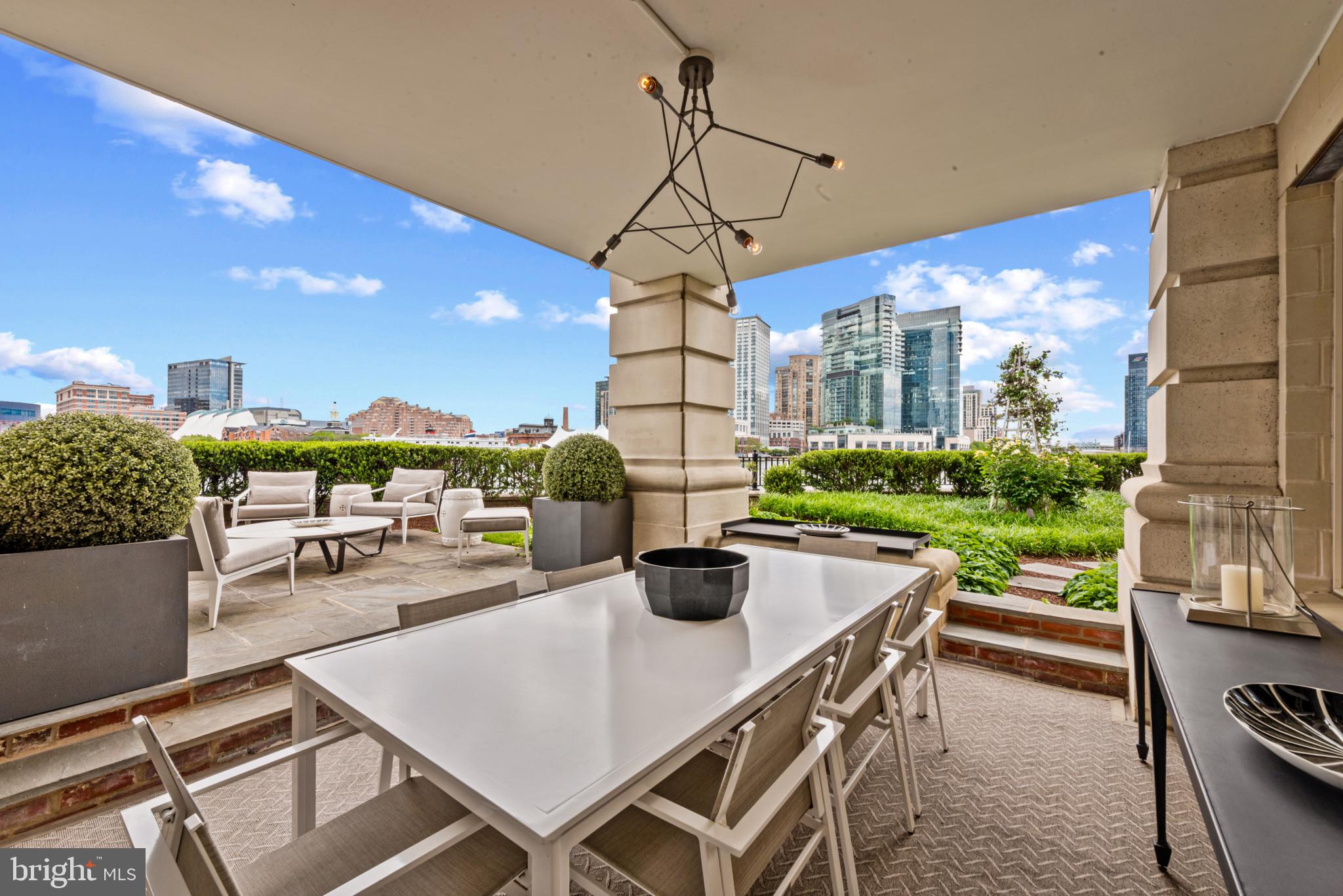 THE RITZ-CARLTON RESIDENCES - Residential