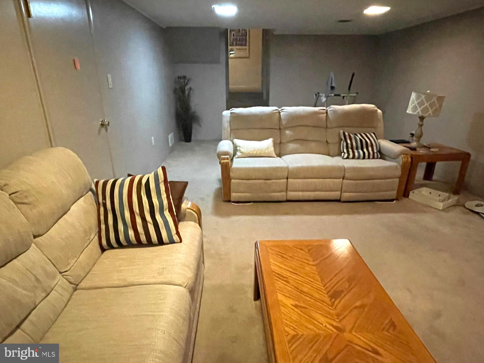 HILL STREET - Residential