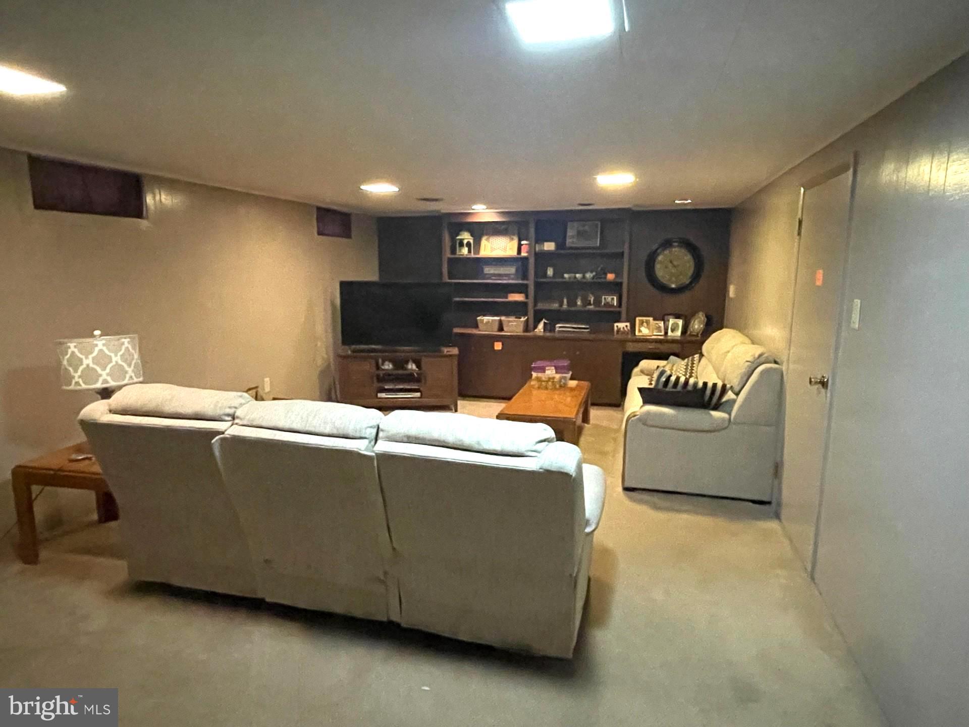 HILL STREET - Residential