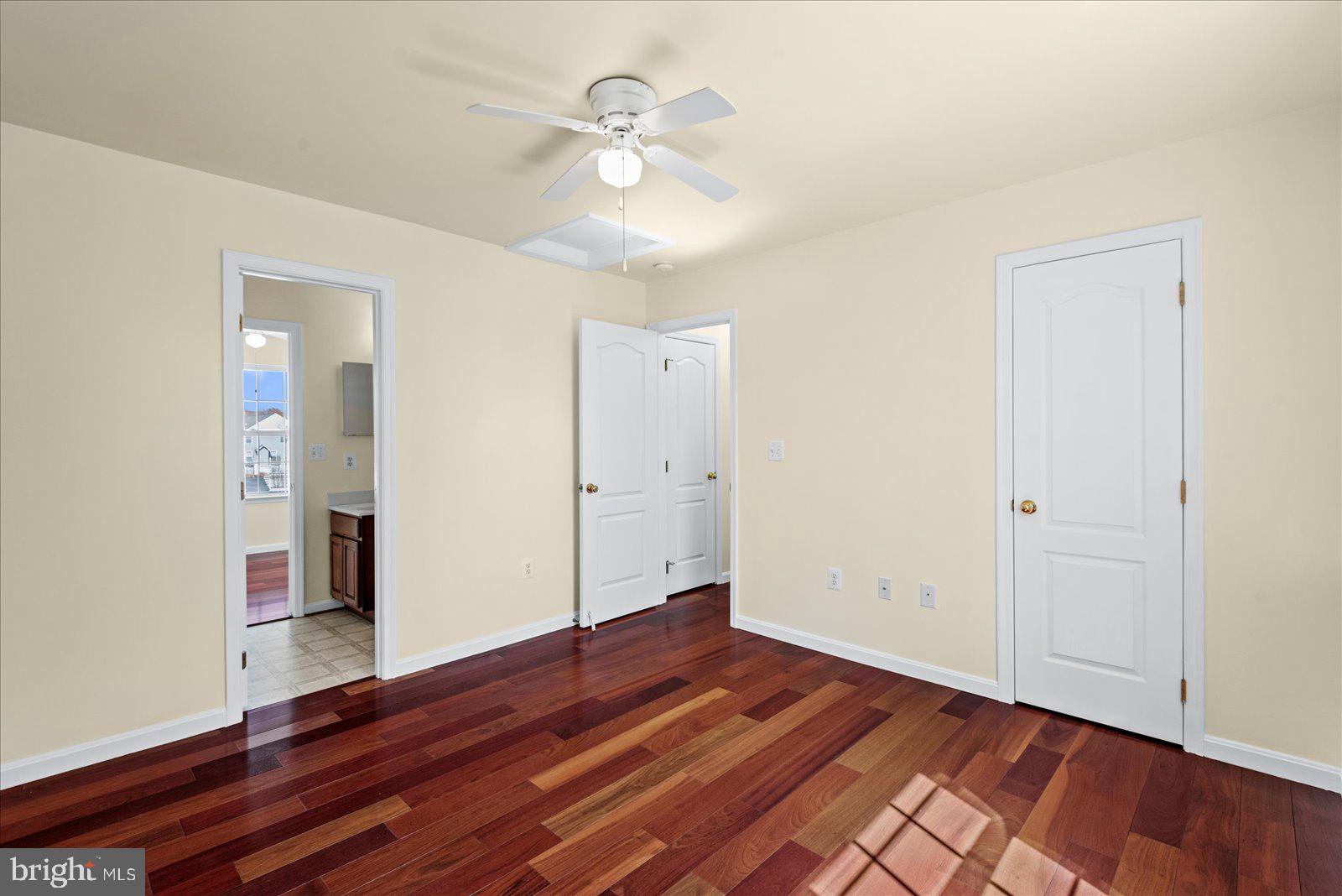 FERRY DOCK CROSSING - Residential
