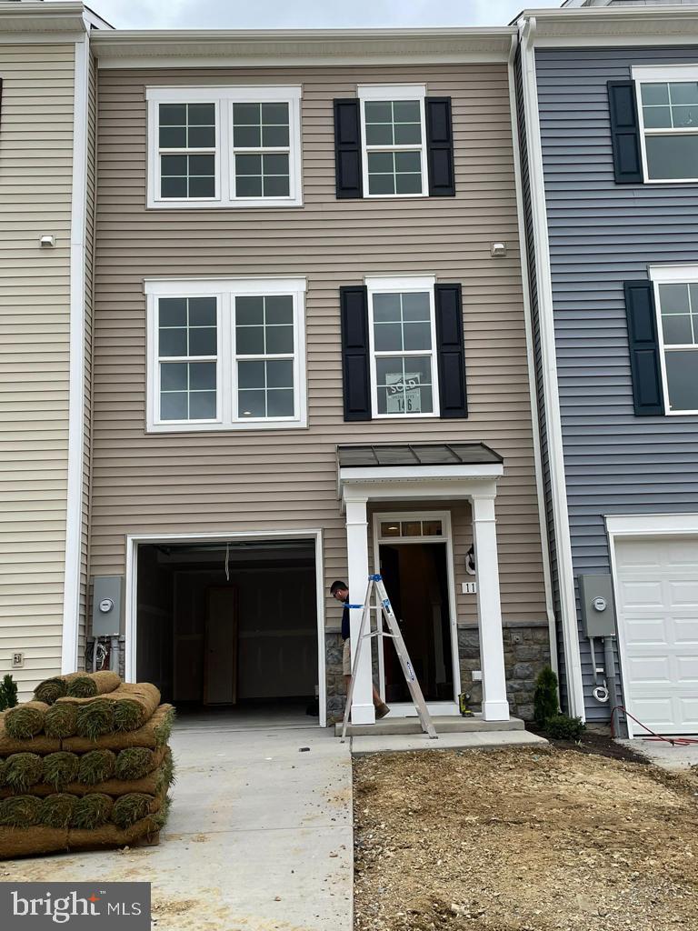 BEAUTIFUL TOWNHOME IN FREEDOM MANOR AVAILABLE FOR RENT*QUARTZ COUNTER TOPS*STAINLESS STEEL APPLIANCES*LUXURY CABINETS*WOOD FLOORS*DECK. IDEALLY LOCATED BETWEEN 7 AND 50, EAST OF 81 - THIS 3 LEVEL GARAGE UNIT W/EXTENSIONS IS READY FOR THE NICE TENANTS. MAIN LEVEL FEATURES OPEN CONCEPT LAYOUT WITH SPACIOUS LIVING SPACE, POWDER ROOM, KITCHEN WITH LARGE ISLAND AND BREAKFAST NOOK, AND ACCESS TO SOON TO BE BUILT DECK. UPPER LEVEL HAS PRIMARY BEDROOM WITH ENSUITE BATH AND WALK IN CLOSET, 2 ADDITIONAL BEDROOMS, ANOTHER FULL BATH AND LAUNDRY ROOM. WALKING IN TO THE LOWER LEVEL FROM THE GARAGE, FRONT DOOR, OR REAR ENTRANCE PROVIDES ACCESS TO RECREATION ROOM, 3RD FULL BATH, AND STORAGE SPACE.