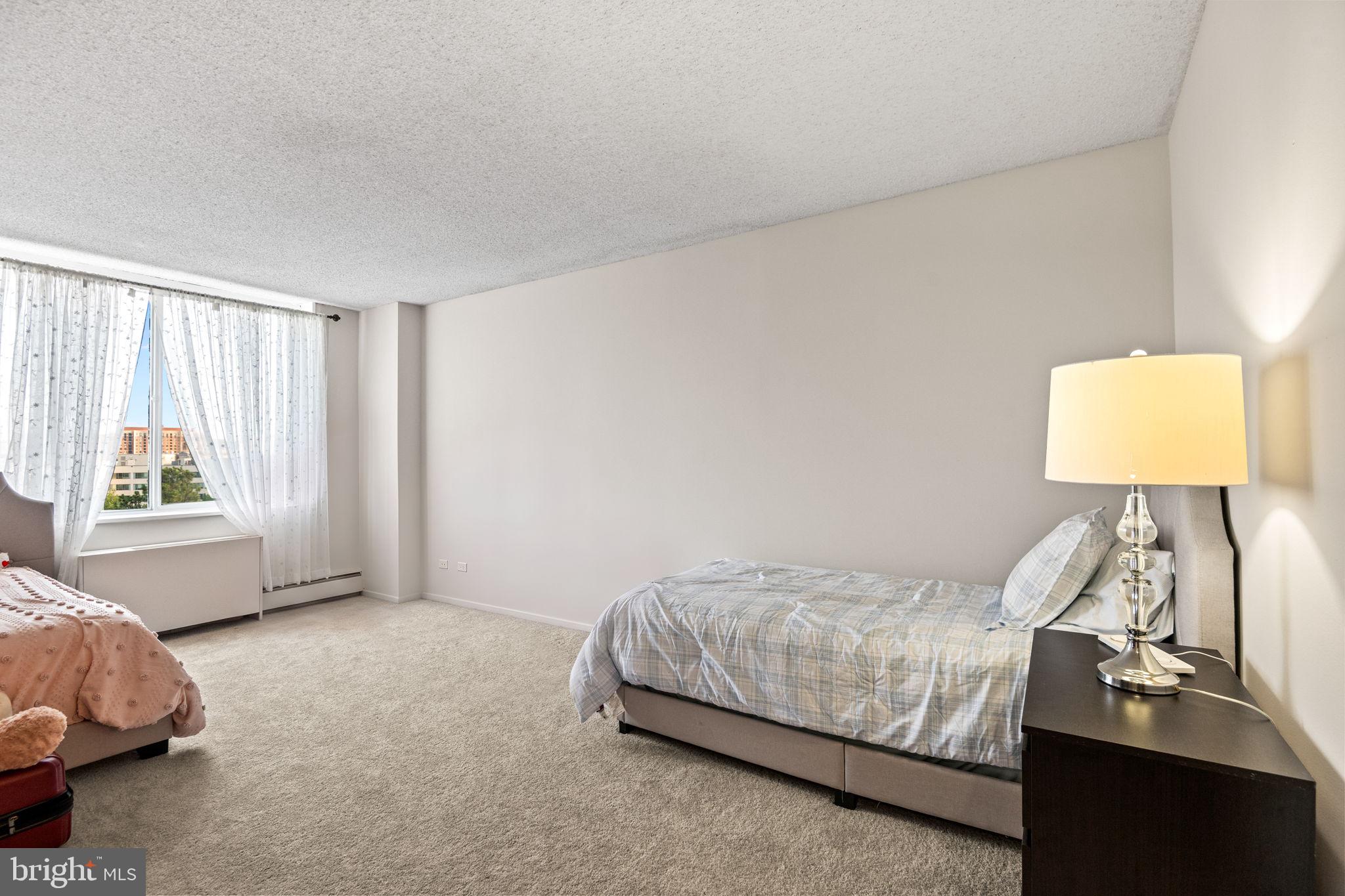 SKYLINE PLAZA - Residential