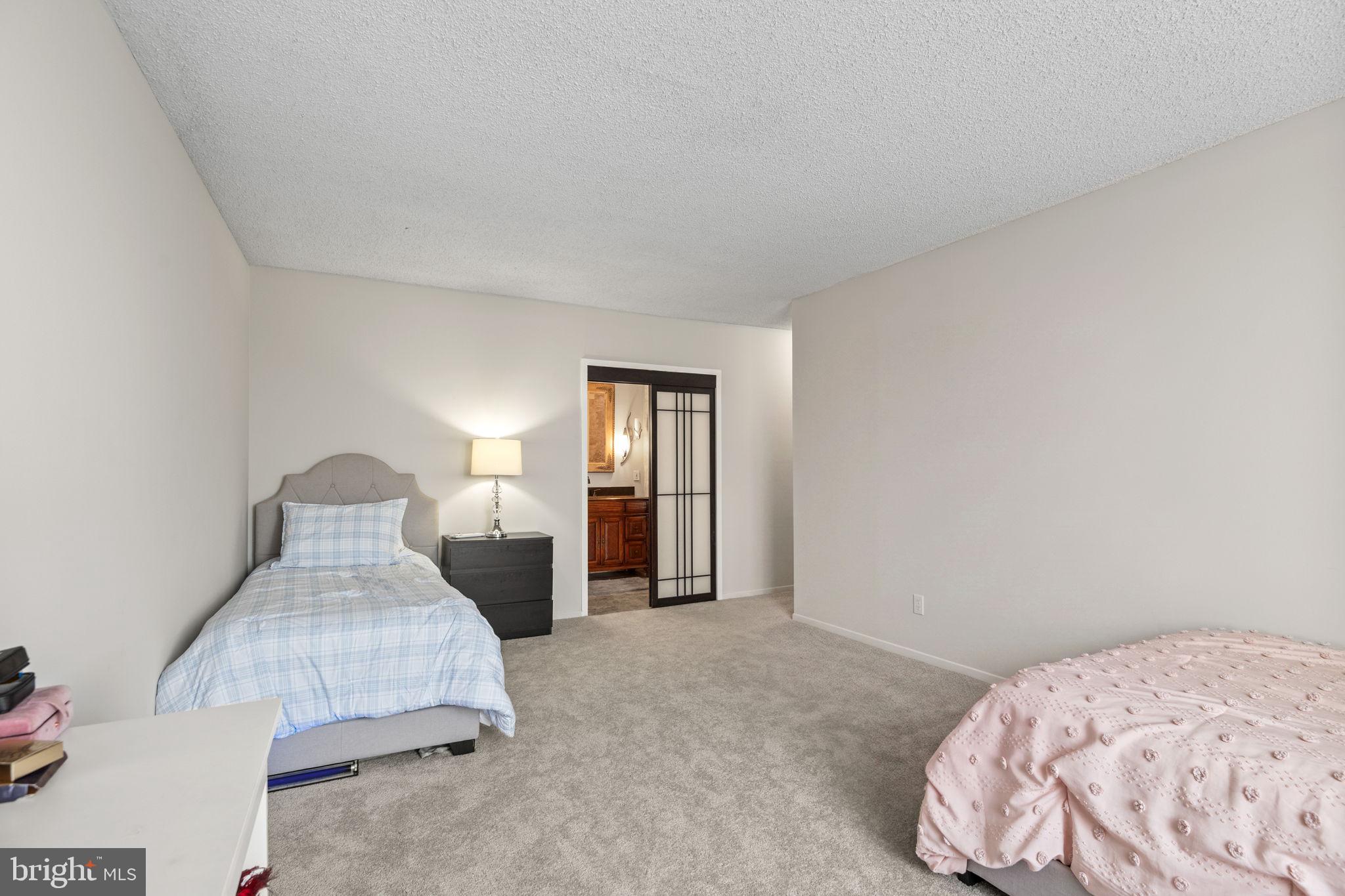 SKYLINE PLAZA - Residential