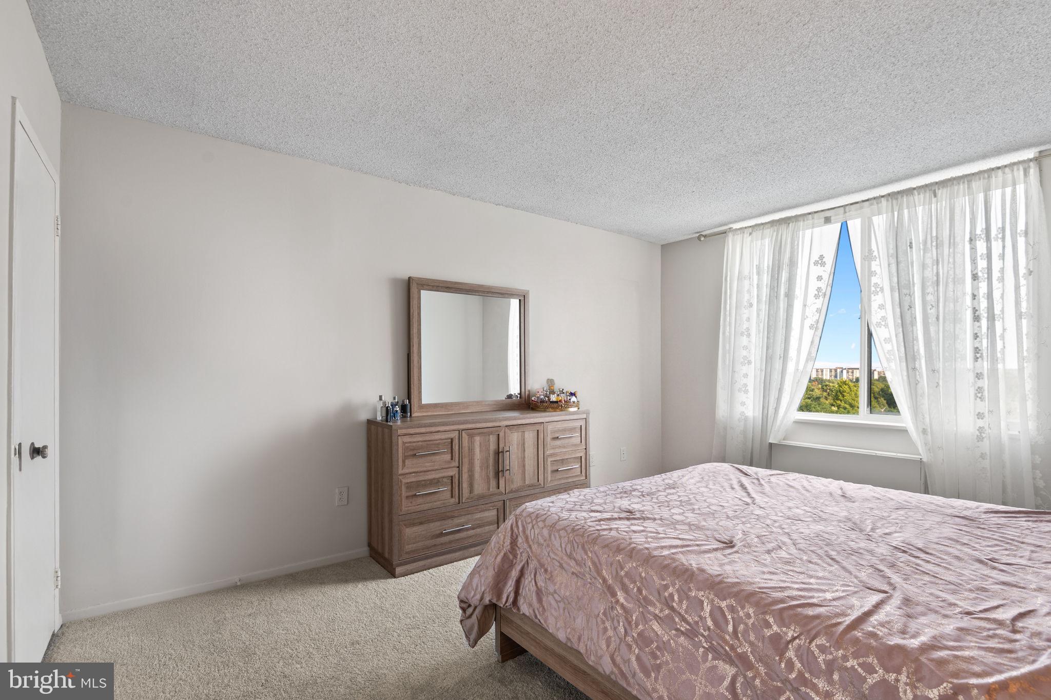 SKYLINE PLAZA - Residential