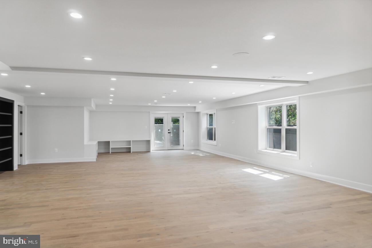 DONNA LEE GARDENS - Residential