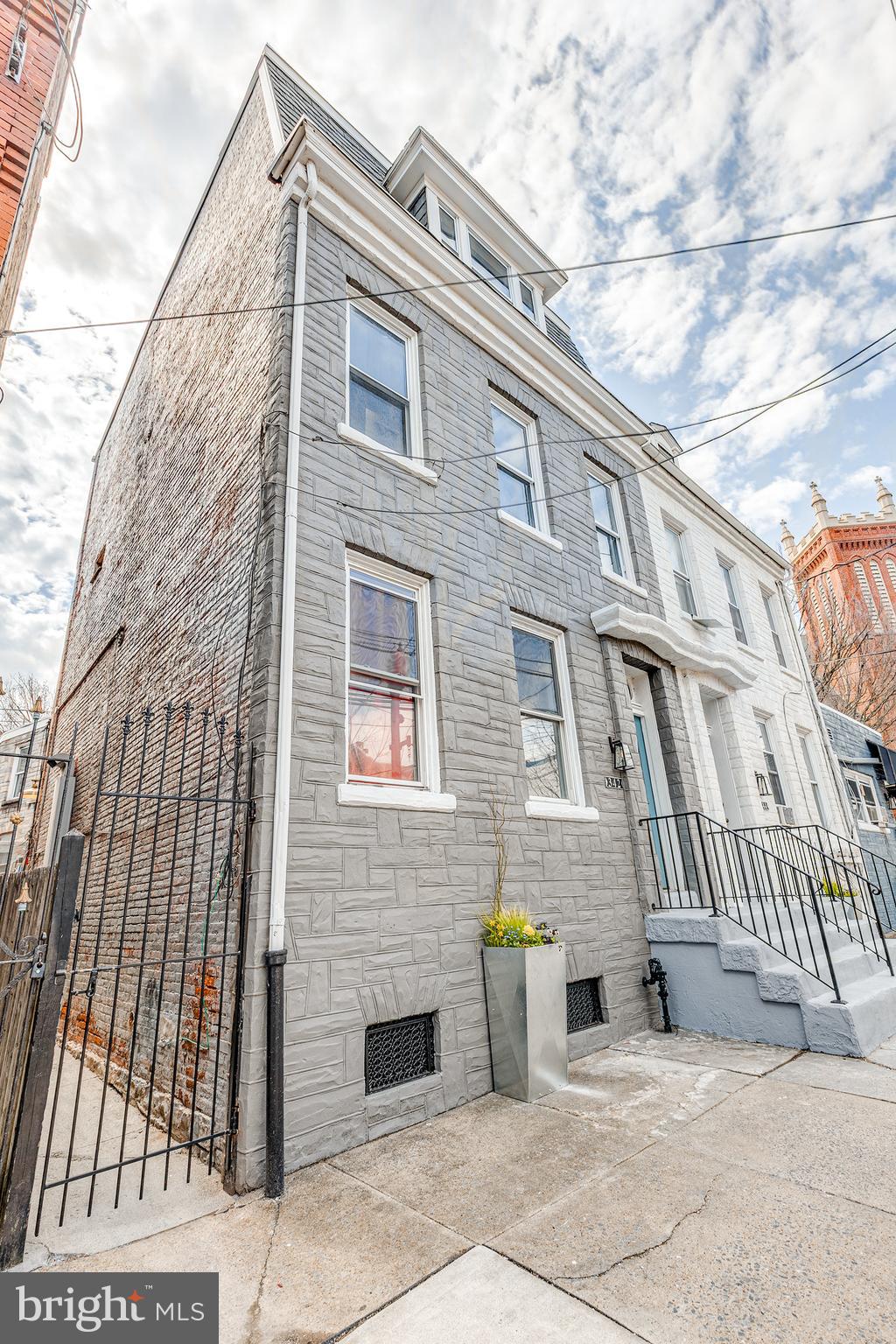 DOWNTOWN LANCASTER - Residential Income