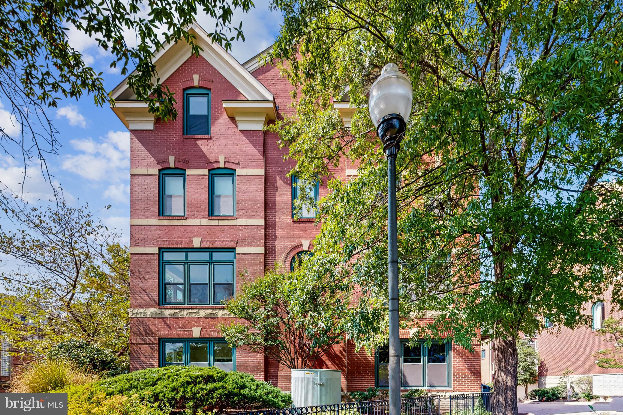 CLARENDON - Residential
