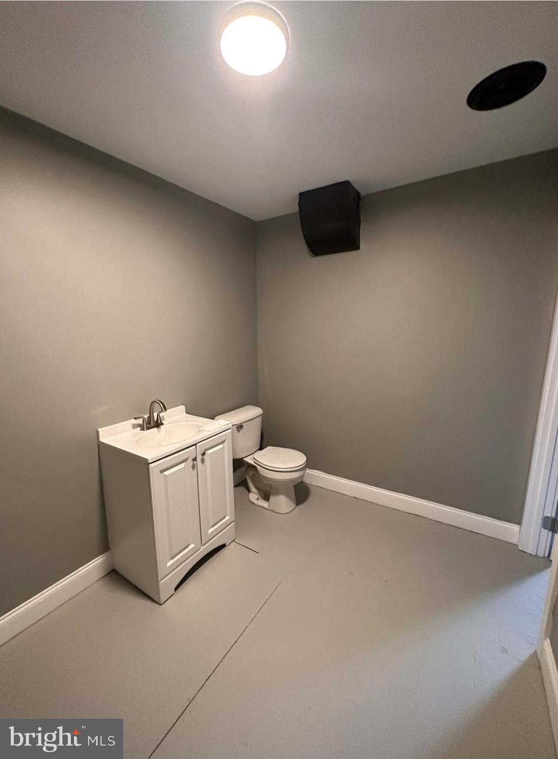 POINT BREEZE - Commercial Sale