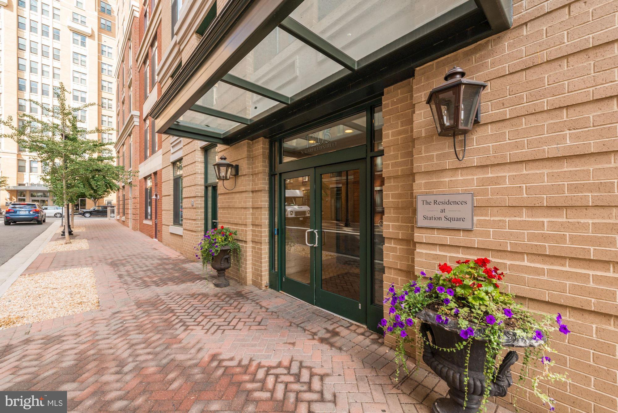 STATION SQUARE - Residential Lease