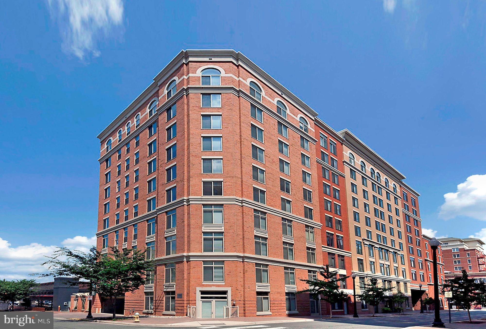 STATION SQUARE - Residential Lease