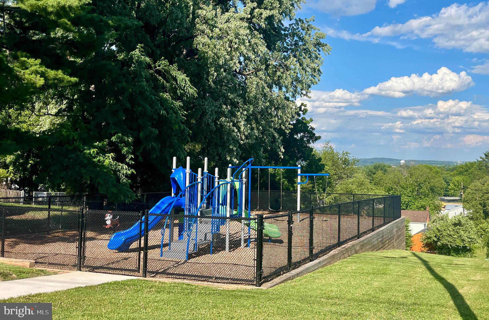 LINDEN HILLS - Residential
