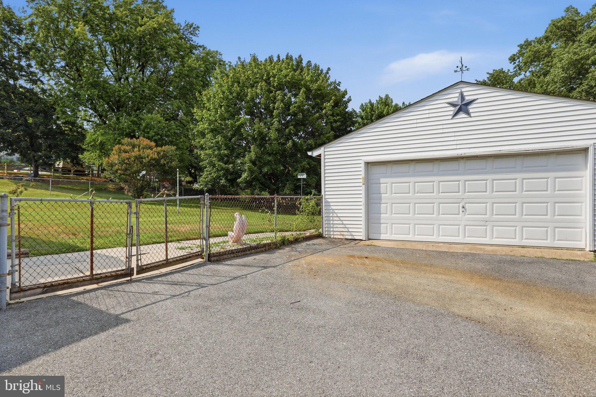LINDEN HILLS - Residential