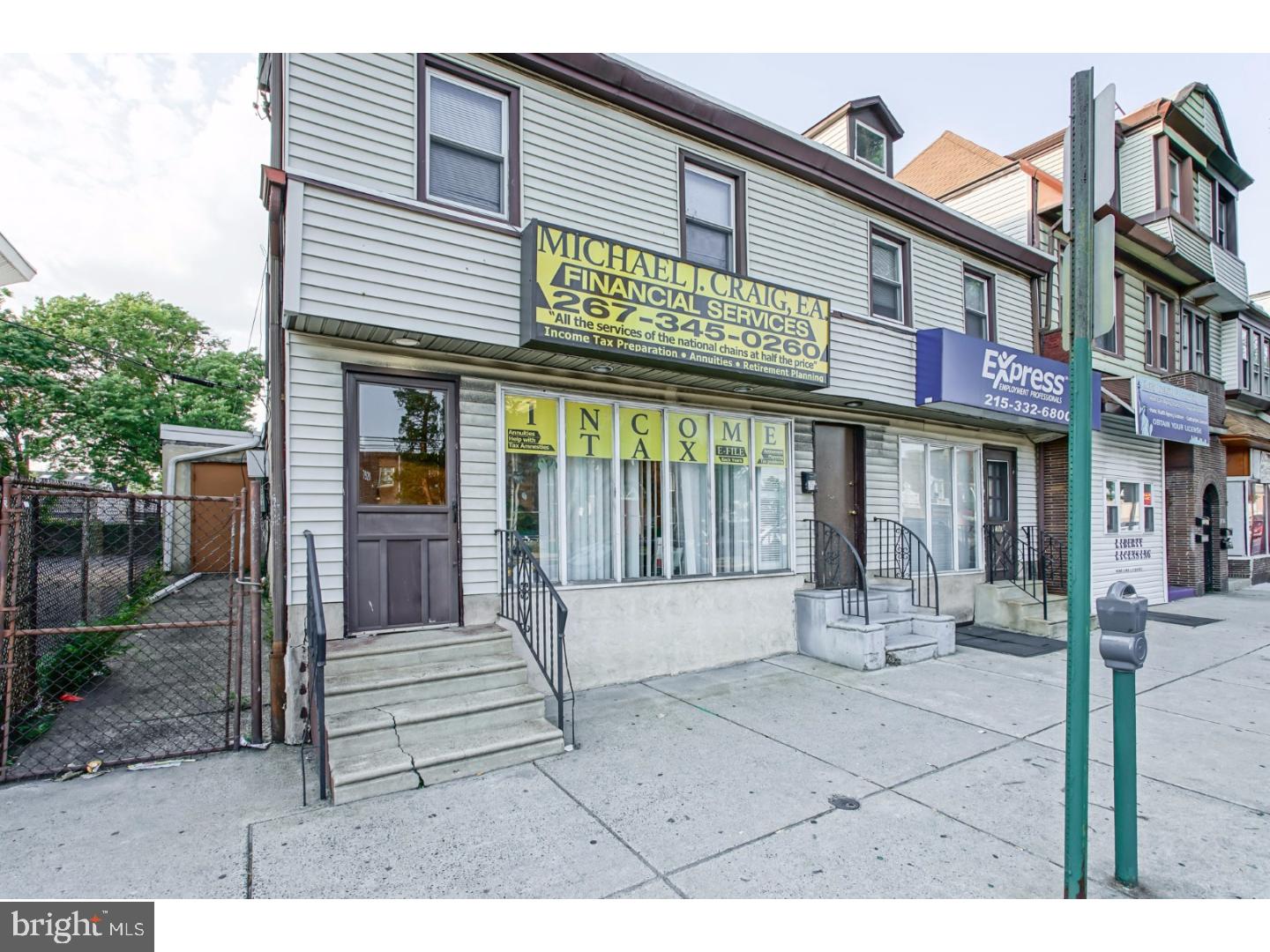 UPPER HOLMESBURG - Commercial Sale