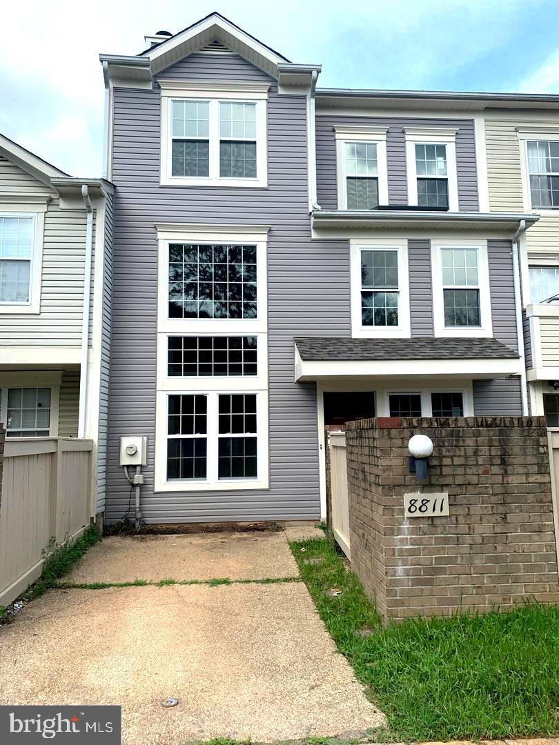 Stunning, fully remodeled townhouse w/ 3 large bedrooms, 2 1/2 baths. Top of the line
kitchen w/ stainless steel appliances and granite counter tops. All systems replaced. Full of
natural light. Private flagstone patio. Easy accessibility to shopping and commuter routes.

Open House Saturday 3/22 1-3pm