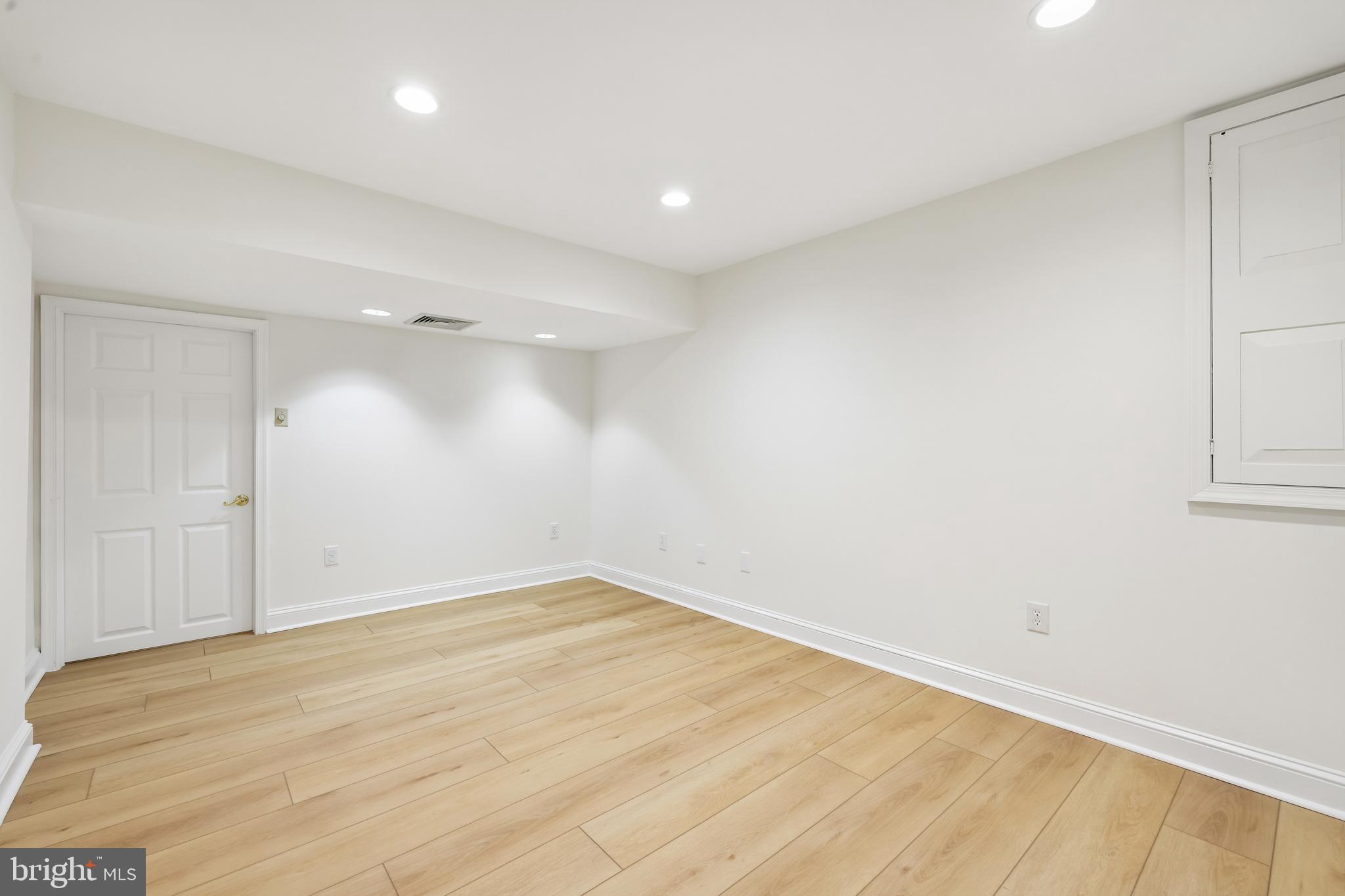 LAKE LINGANORE - Residential
