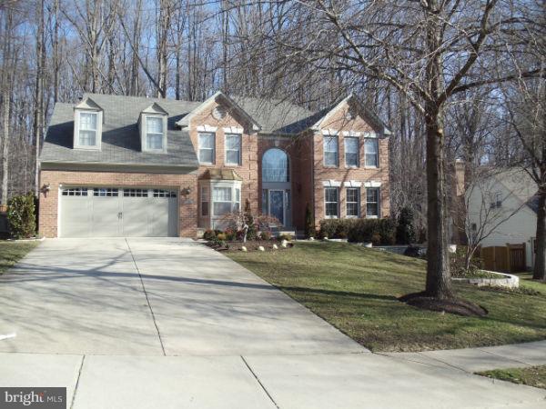 Beautifully renovated & spacious colonial in Layhill View. Home is in excellent condition and features many upgrades, incl a gourmet chef's kitchen opening to a family room w/ cathedral ceilings. Light filled home with 3 finished lvls, hwd flrs. Master bath has been updated and is incredibly large. New systems throughout. Fully finished LL w/ wet bar too. Great yard; 2 car gar. A renter's dream!