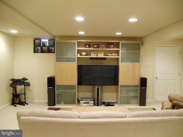 LAYHILL VIEW - Residential Lease