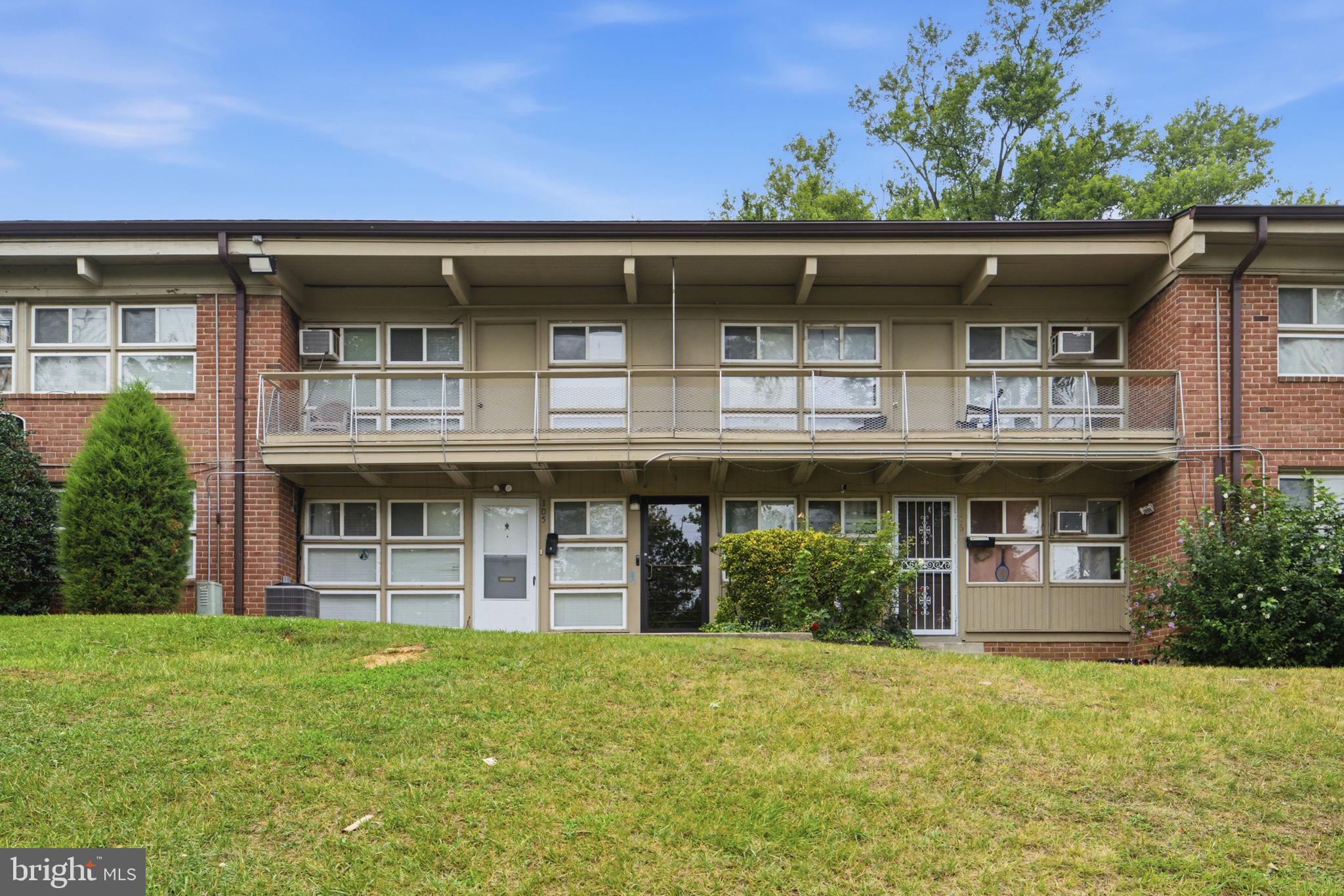 AS-IS condition, seller will not make any repairs. Top floor one bed one bath condo with central air.
