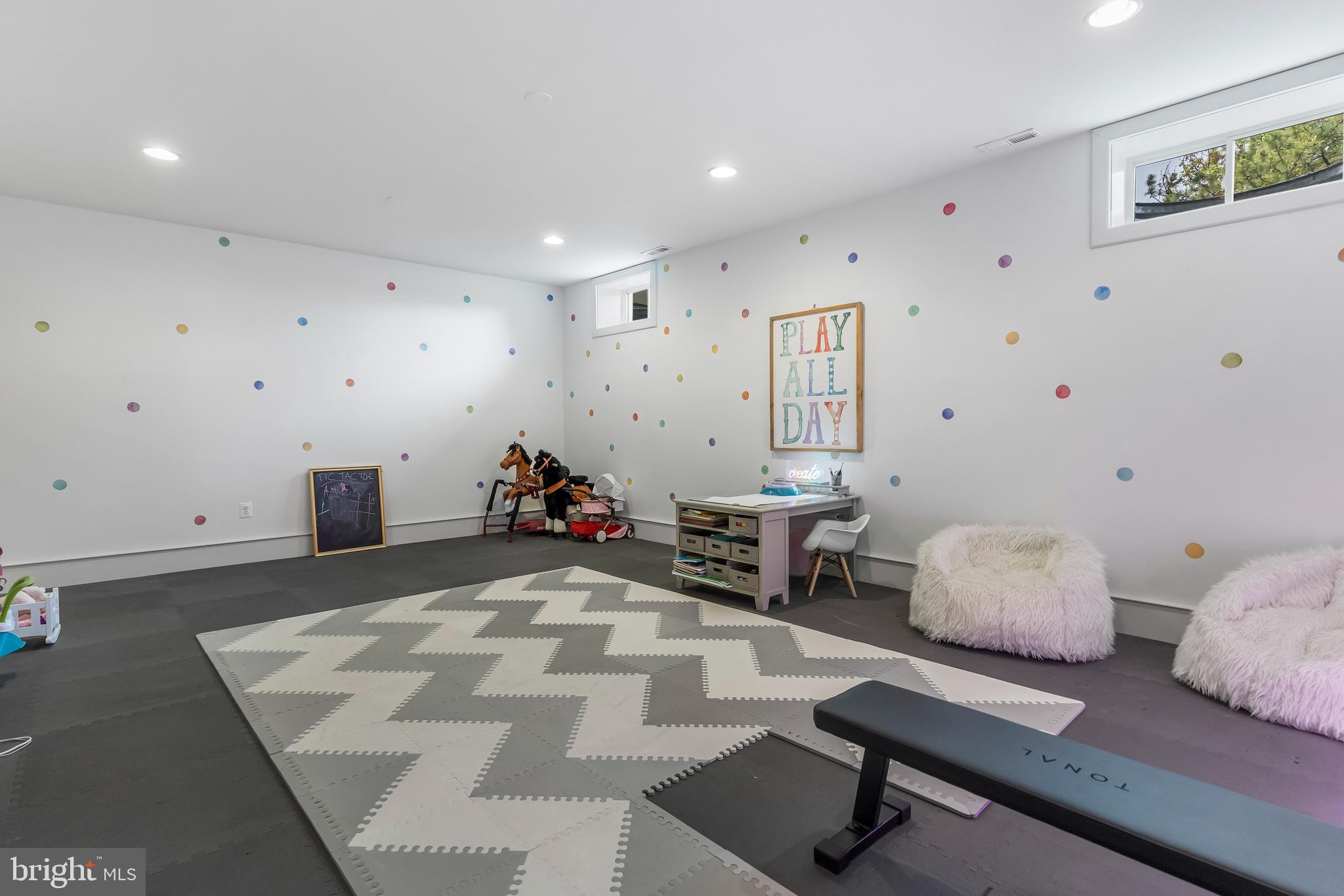 SEVEN LAKES - Residential