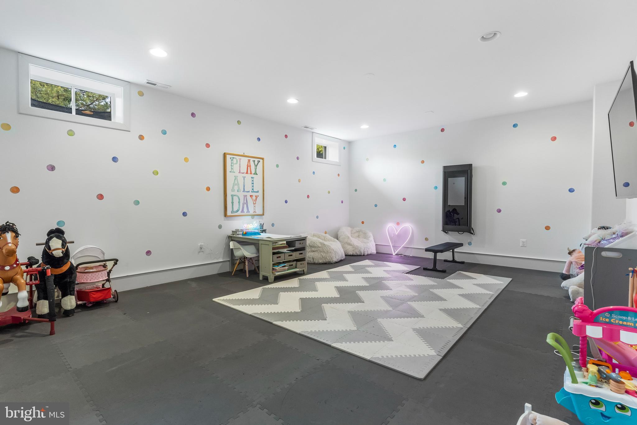 SEVEN LAKES - Residential