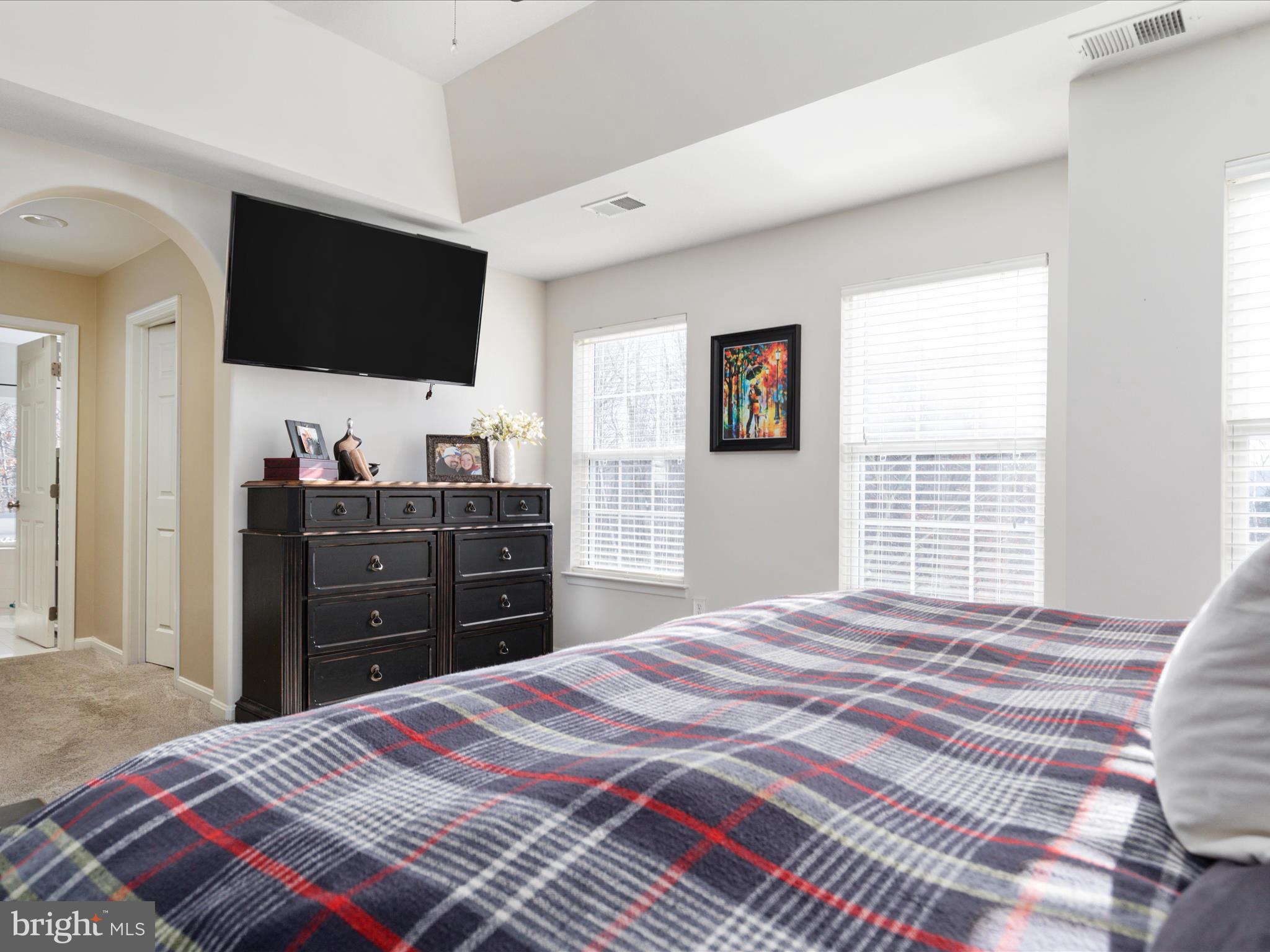 NEW DOMINION HUNT ESTATE - Residential