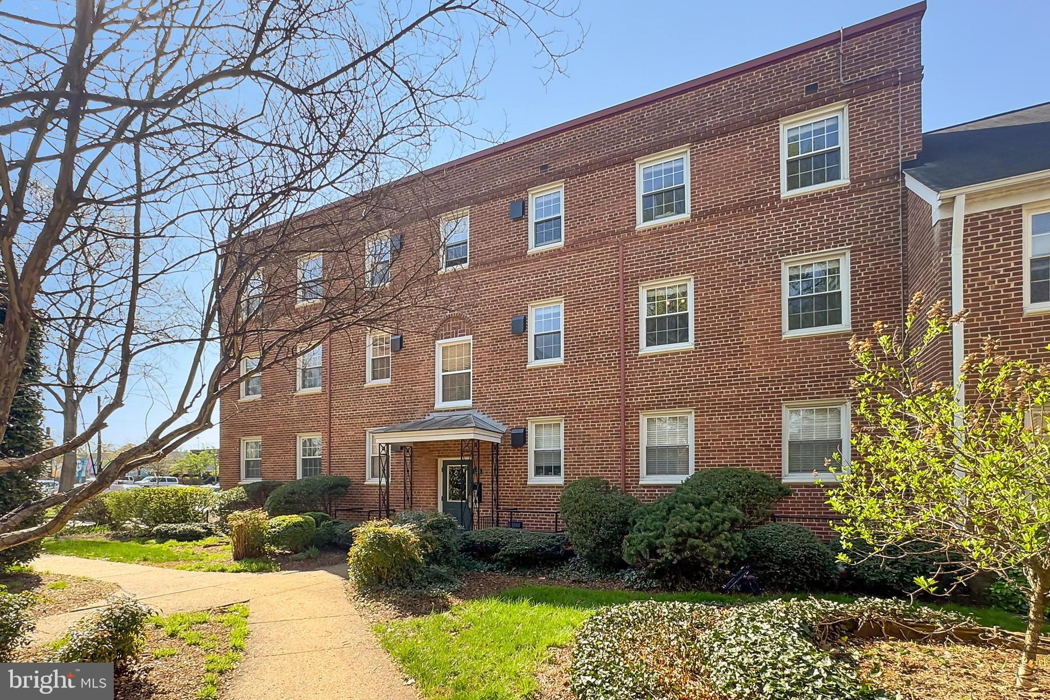 FAYETTE COURT - Residential