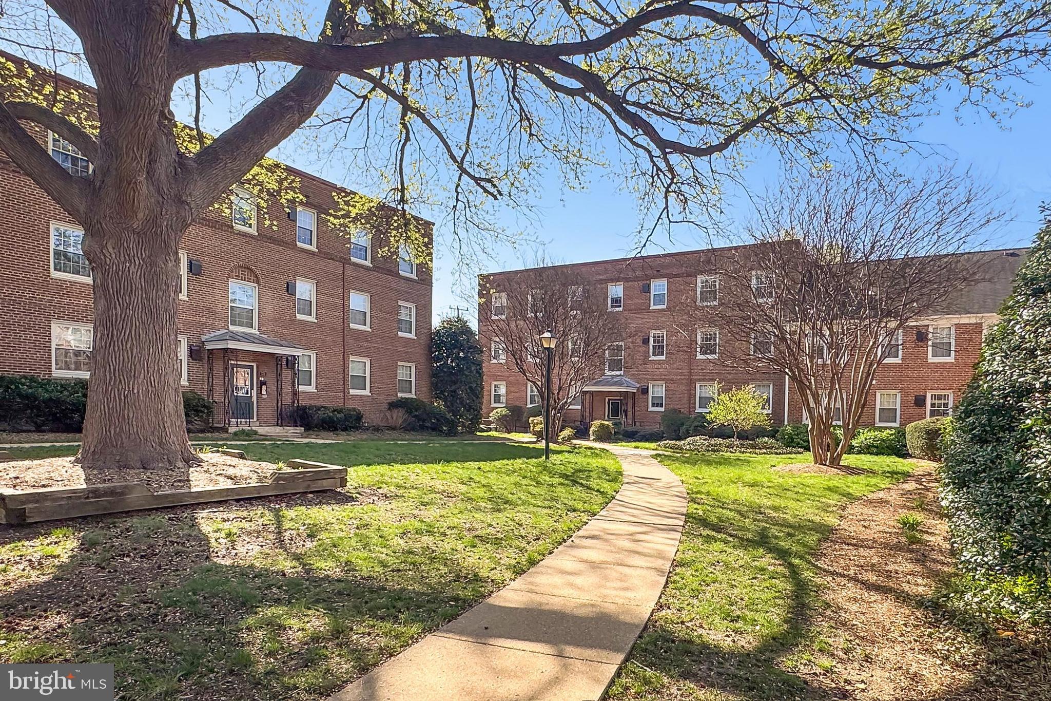 FAYETTE COURT - Residential