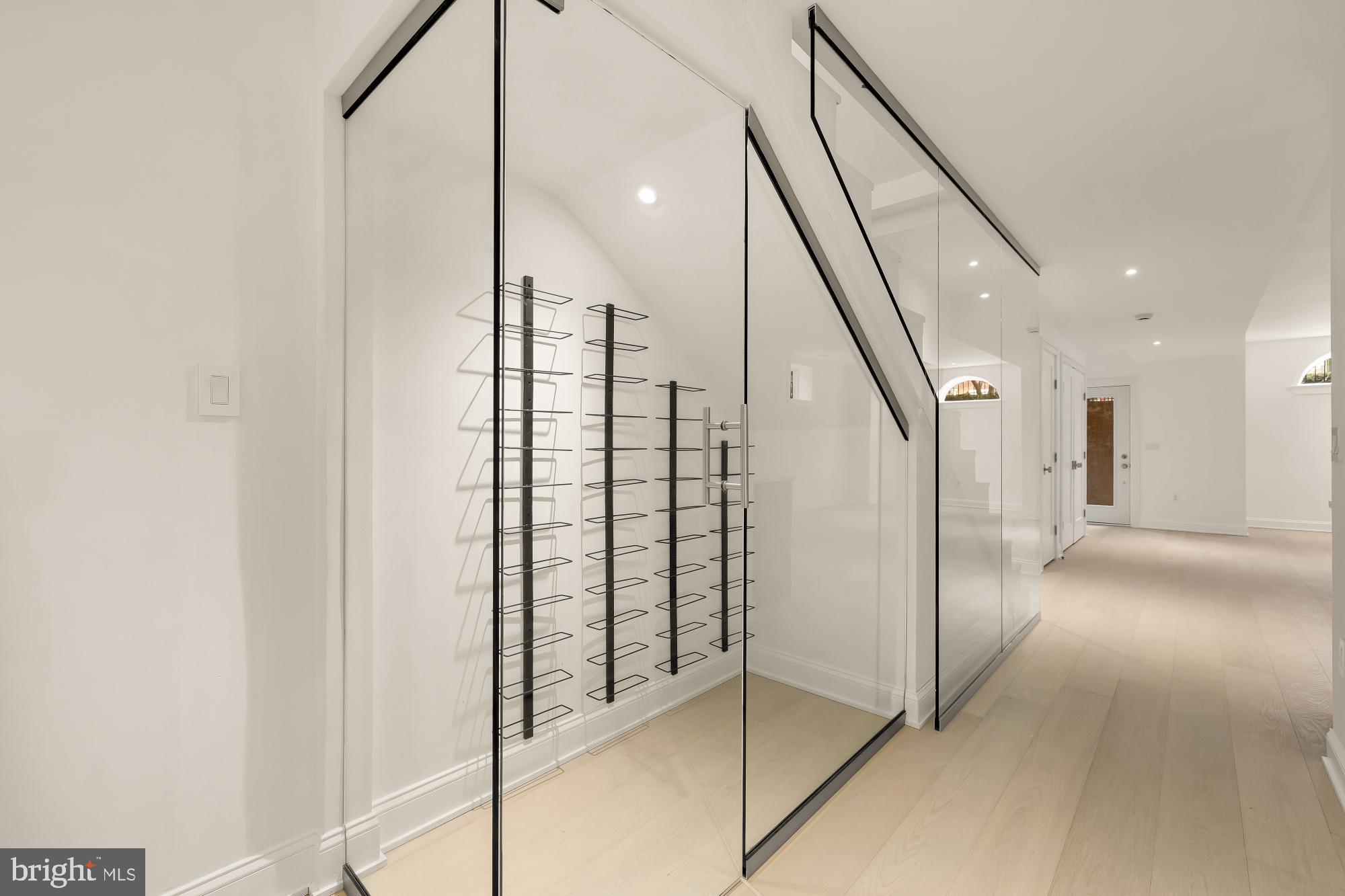 CAPITOL HILL - Commercial Sale