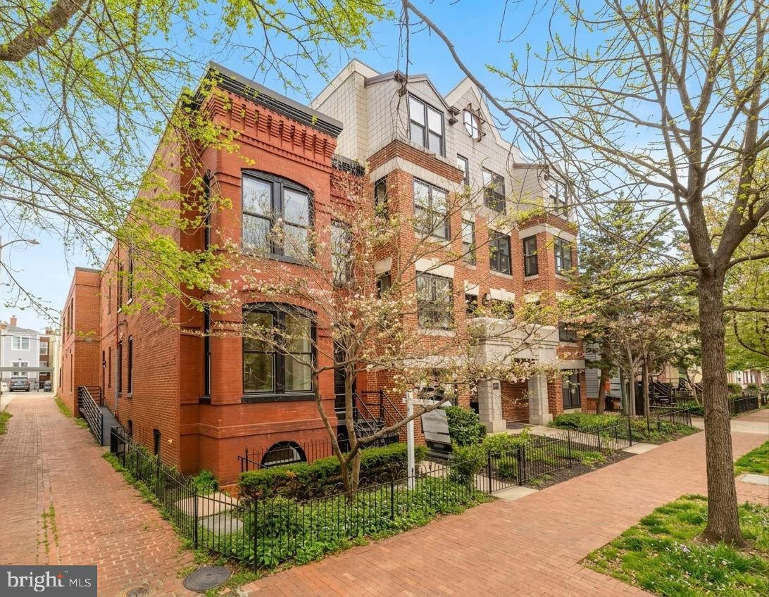 CAPITOL HILL - Commercial Sale