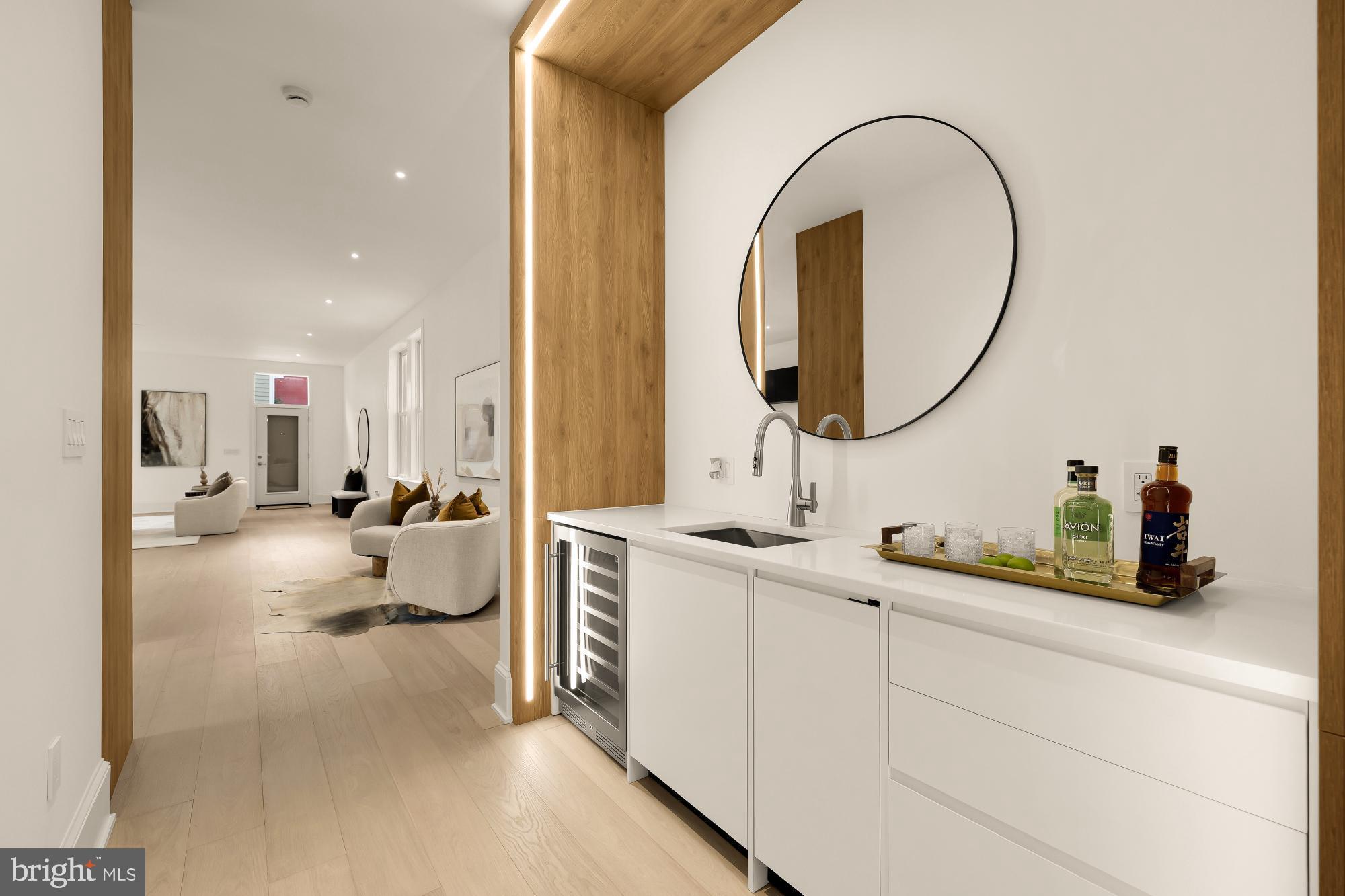 CAPITOL HILL - Commercial Sale