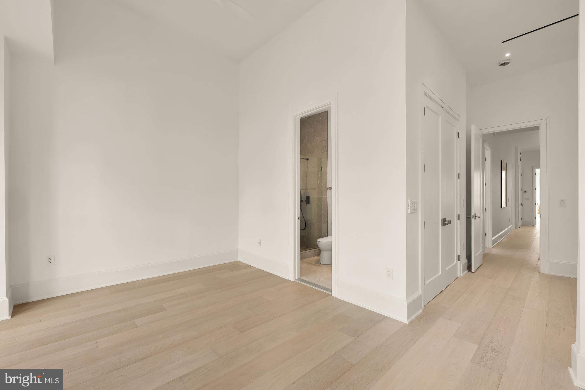 CAPITOL HILL - Commercial Sale