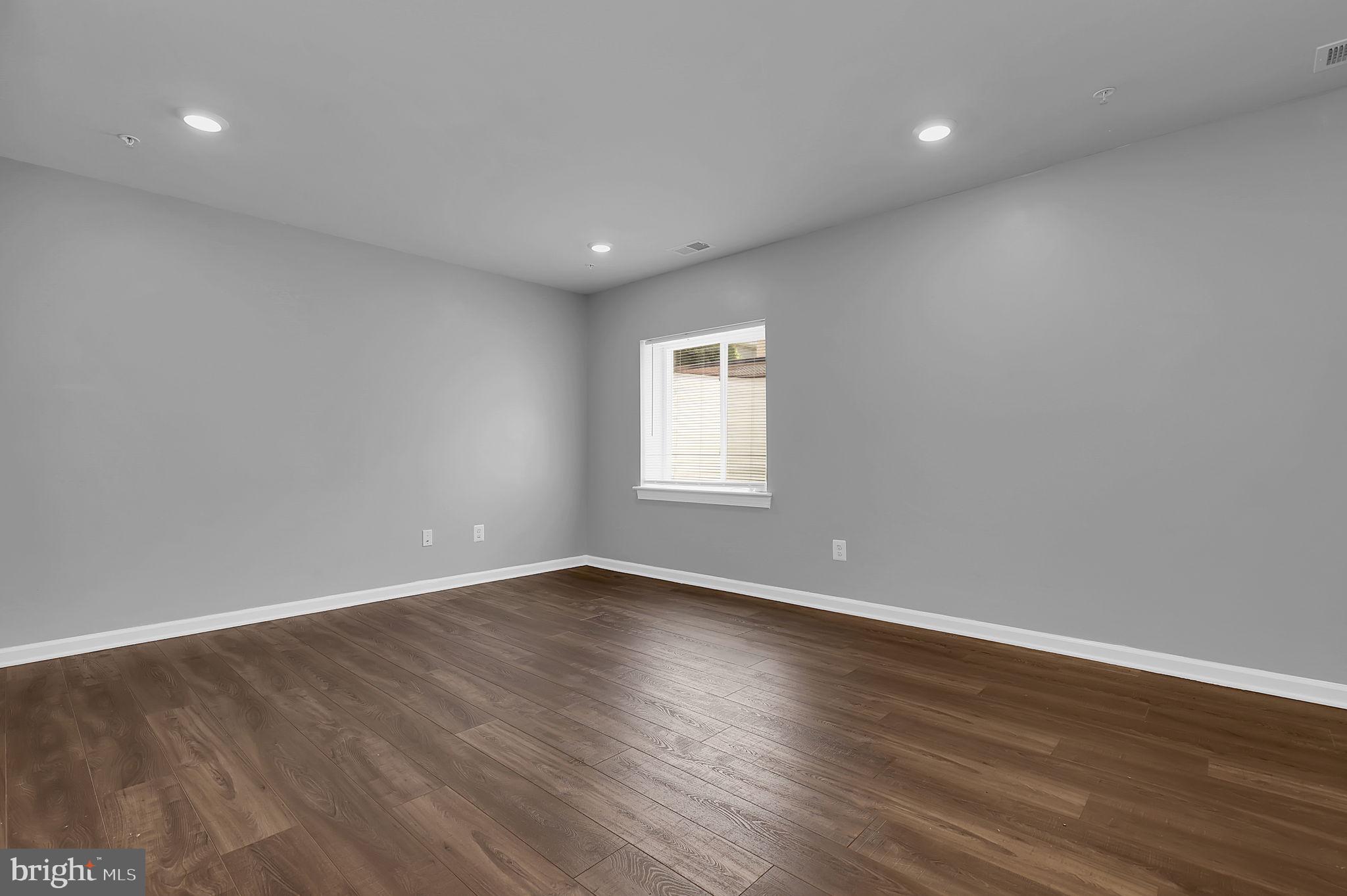 CLARKSBURG SQUARE - Residential