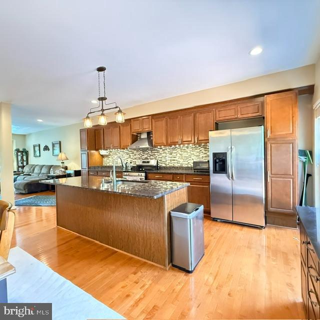 GLEN OAKS CONDOMINIUM - Residential