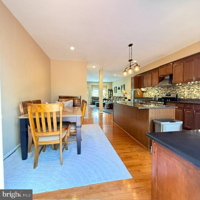 GLEN OAKS CONDOMINIUM - Residential