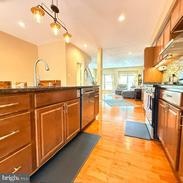 GLEN OAKS CONDOMINIUM - Residential