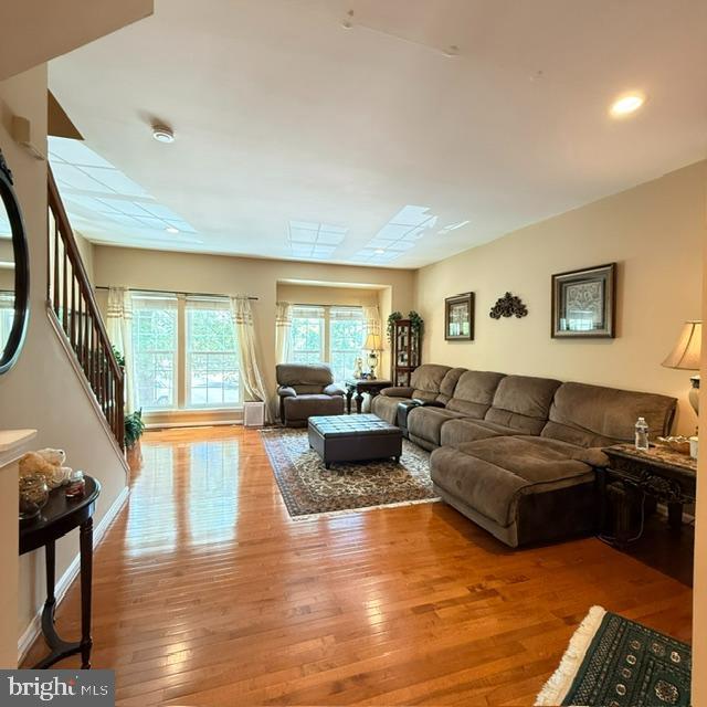 GLEN OAKS CONDOMINIUM - Residential