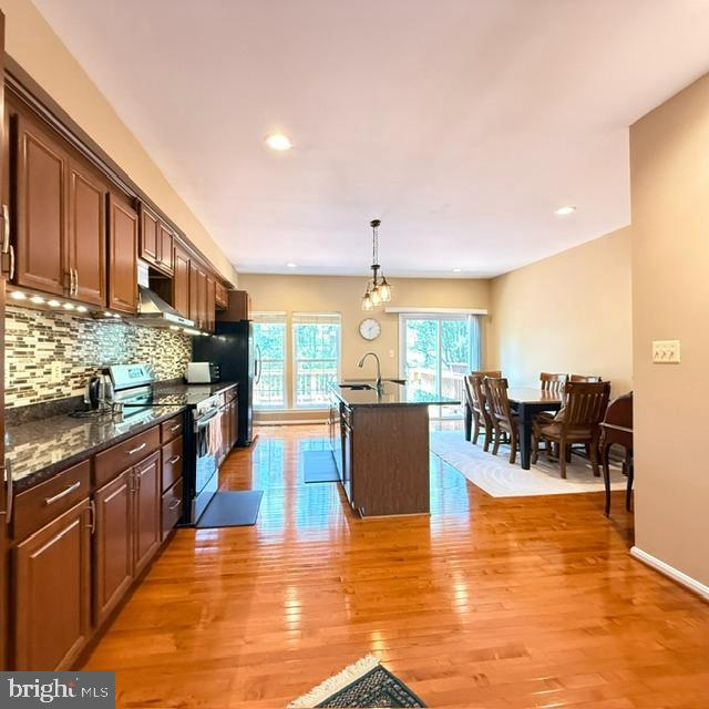 GLEN OAKS CONDOMINIUM - Residential