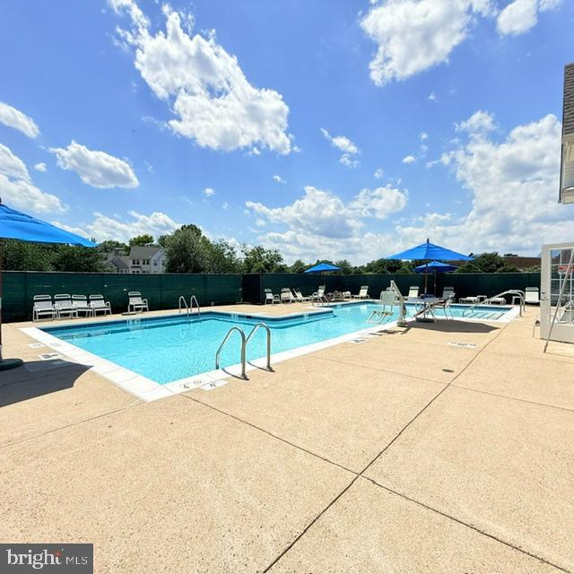 GLEN OAKS CONDOMINIUM - Residential