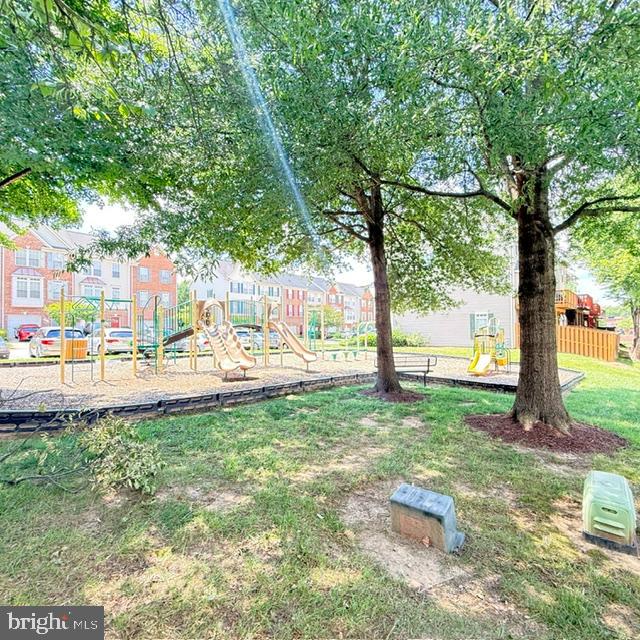 GLEN OAKS CONDOMINIUM - Residential