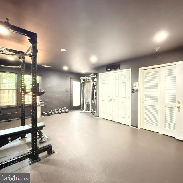 GLEN OAKS CONDOMINIUM - Residential