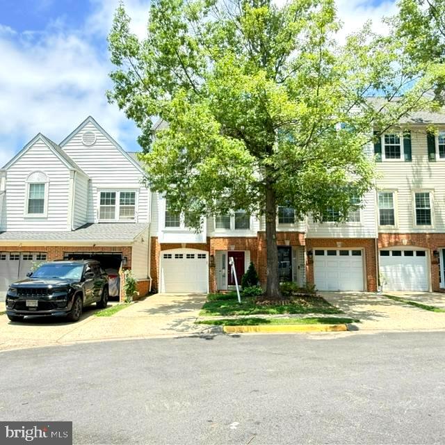GLEN OAKS CONDOMINIUM - Residential