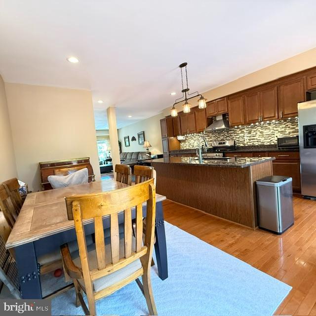 GLEN OAKS CONDOMINIUM - Residential
