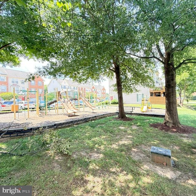 GLEN OAKS CONDOMINIUM - Residential