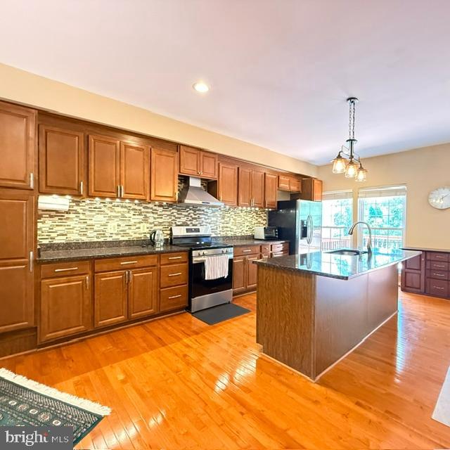GLEN OAKS CONDOMINIUM - Residential