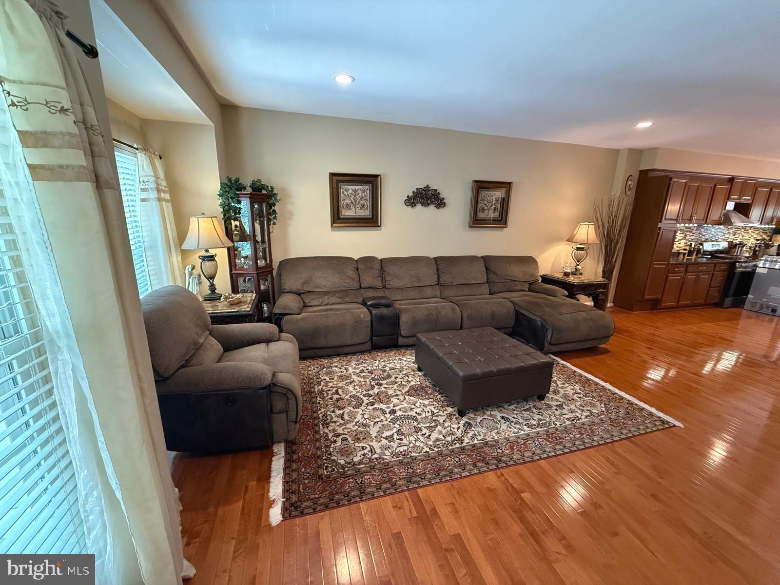 GLEN OAKS CONDOMINIUM - Residential