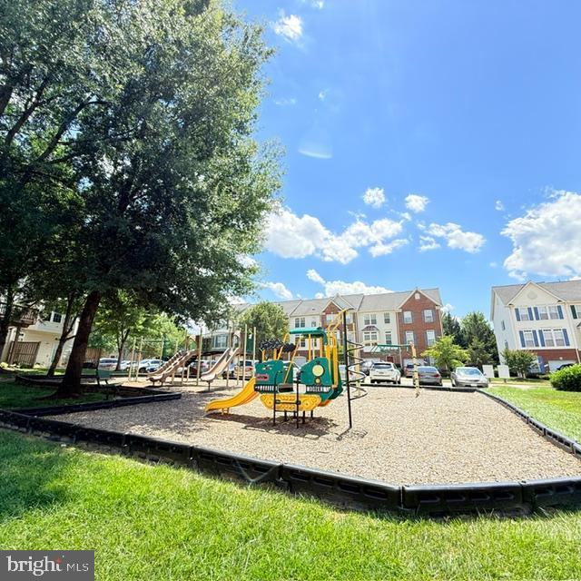 GLEN OAKS CONDOMINIUM - Residential