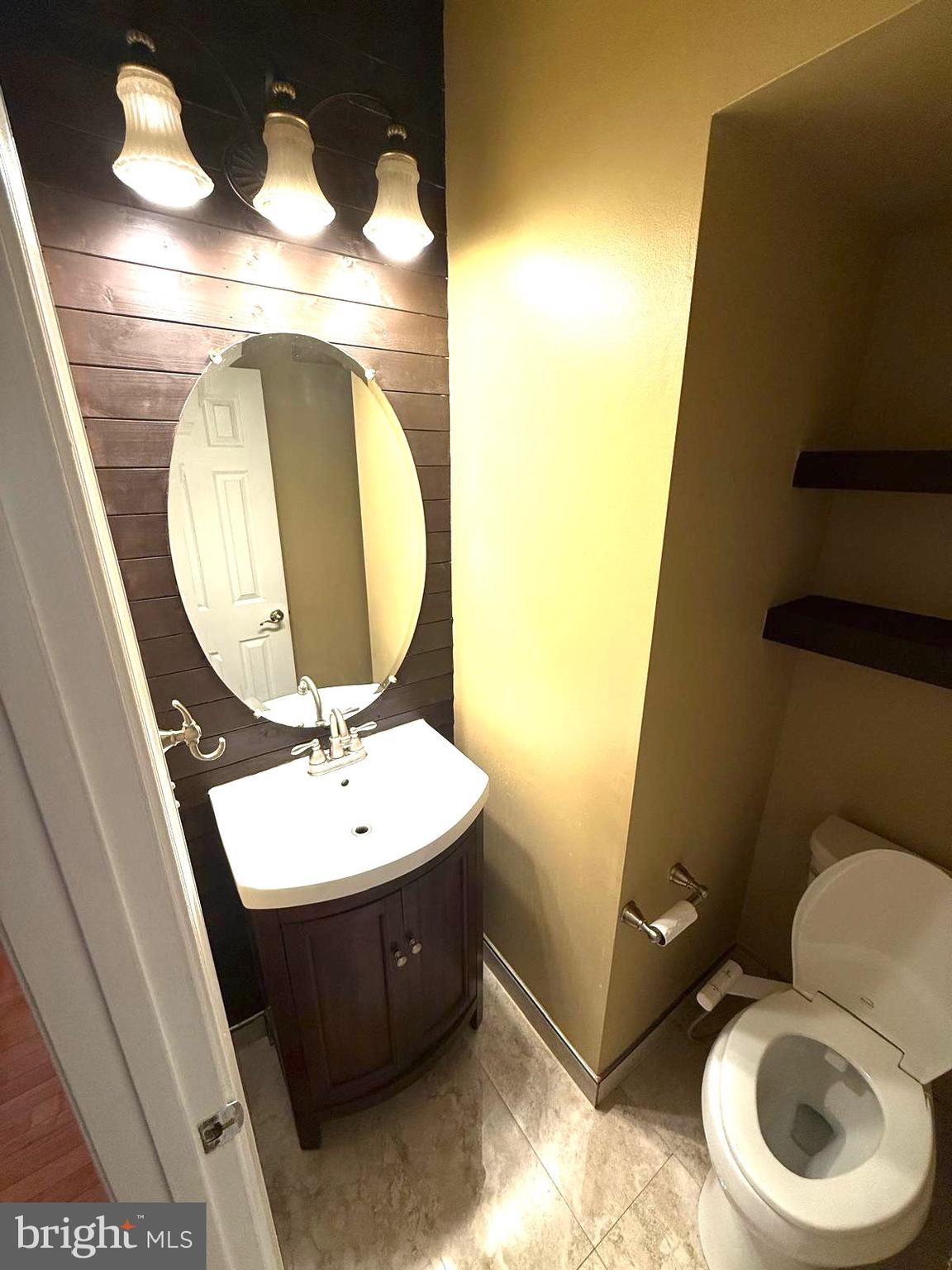 GLEN OAKS CONDOMINIUM - Residential