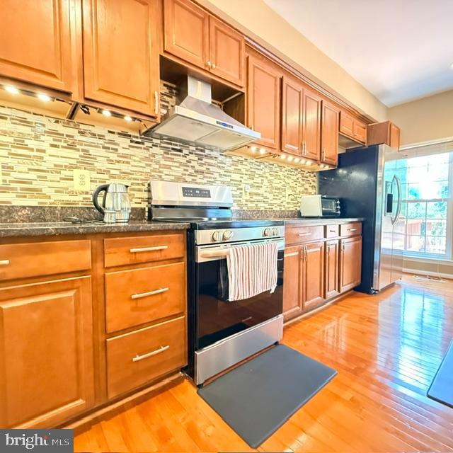 GLEN OAKS CONDOMINIUM - Residential