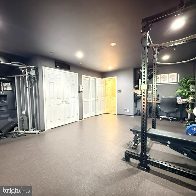 GLEN OAKS CONDOMINIUM - Residential